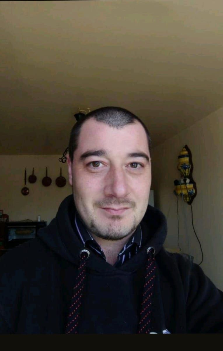 Ciro - Gay club à Bolligen Profil de Ciro, 37 ans, Gay club à Bolligen (Berne)