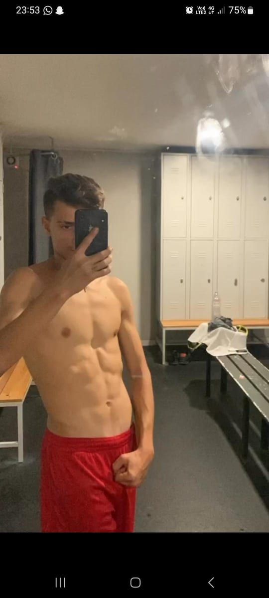 Profil de Lyrone, 23 ans, Gay club à Massongex (Valais)