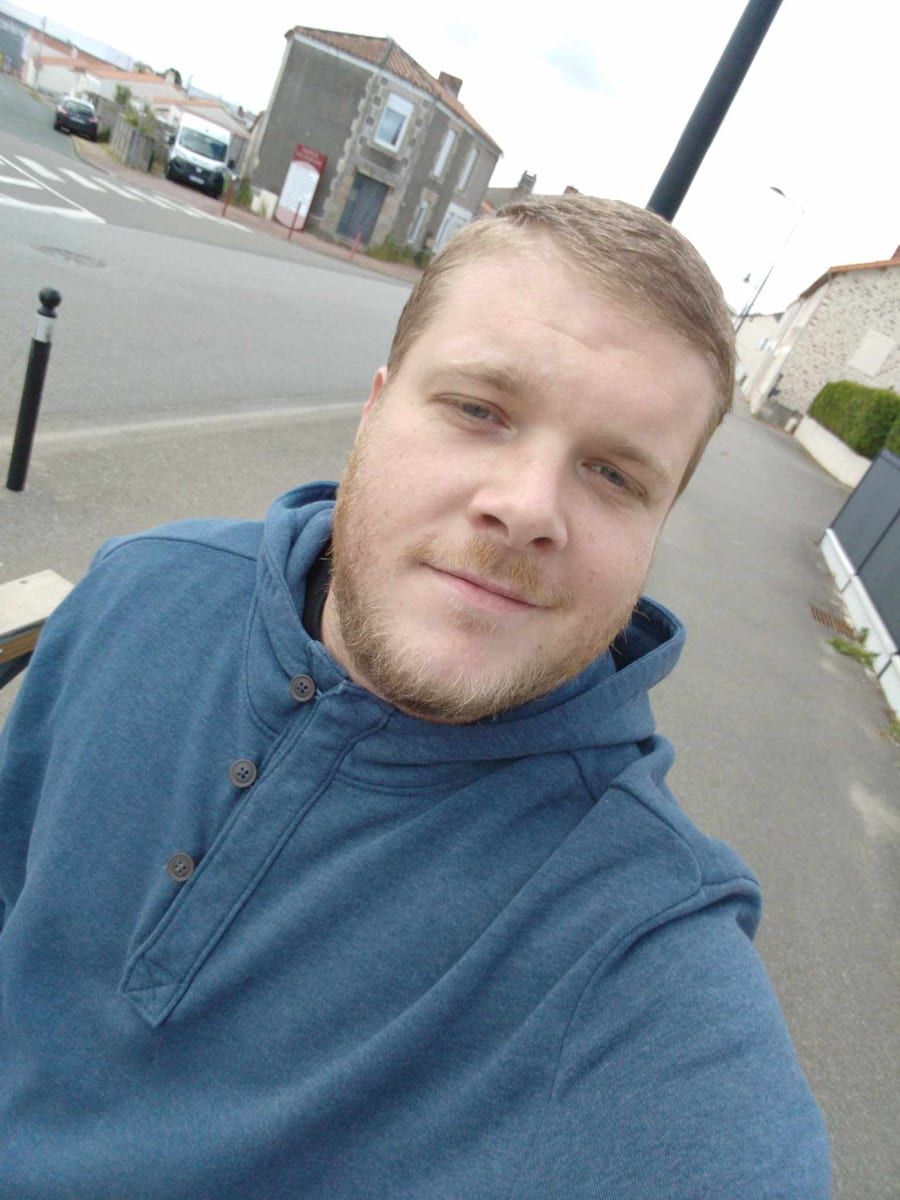Olivier - Gay club à Yvonand Profil de Olivier, 23 ans, Gay club à Yvonand (Vaud)