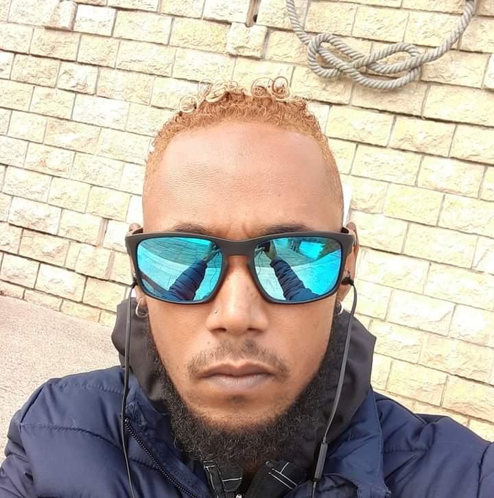 Abou-bakar - Gay club à Schönried Profil de Abou-bakar, 34 ans, Gay club à Schönried (Berne)