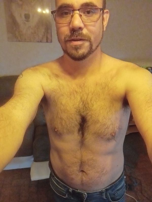 Fousseyni - Gay club à Gessenay Profil de Fousseyni, 33 ans, Gay club à Gessenay (Berne)