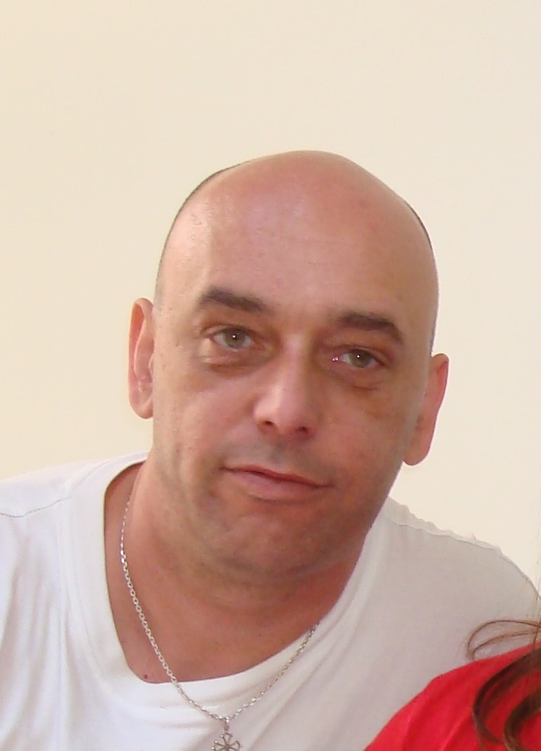 Cezar - Gay club à Greich Profil de Cezar, 27 ans, Gay club à Greich (Valais)