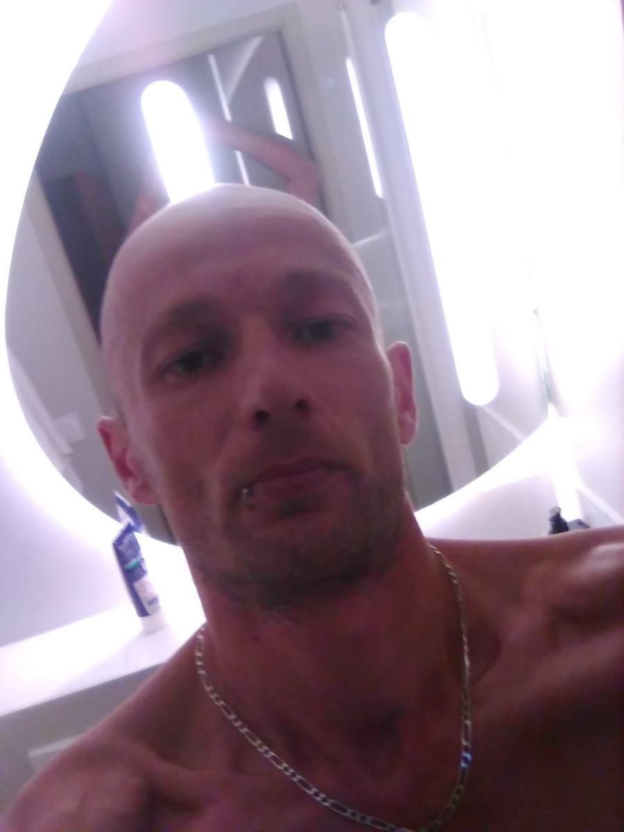 Profil de Jovan, 28 ans, Gay club à Mülligen (Argovie)