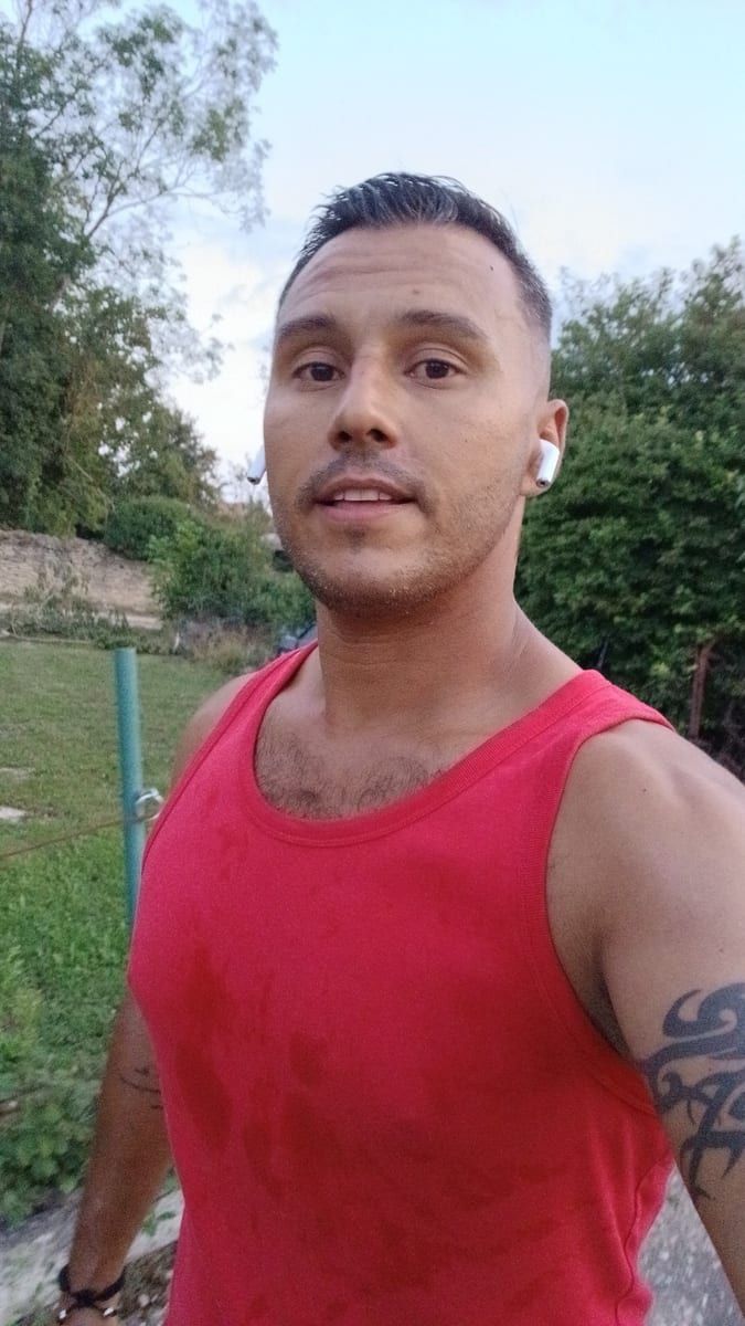 Jean-gaston - Gay club à Gerolfingen Profil de Jean-gaston, 29 ans, Gay club à Gerolfingen (Berne)