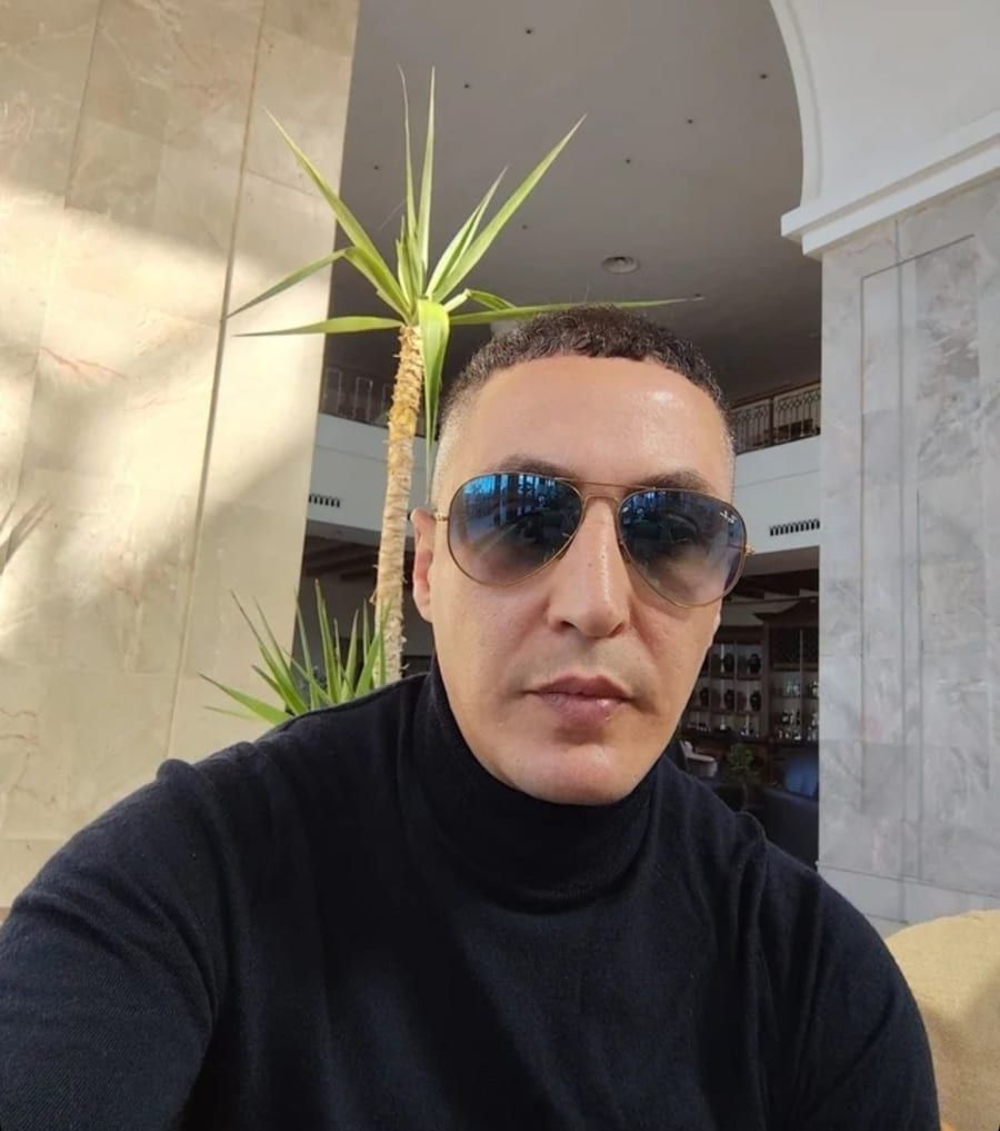 Radouan - Gay club à Yvorne Profil de Radouan, 40 ans, Gay club à Yvorne (Vaud)
