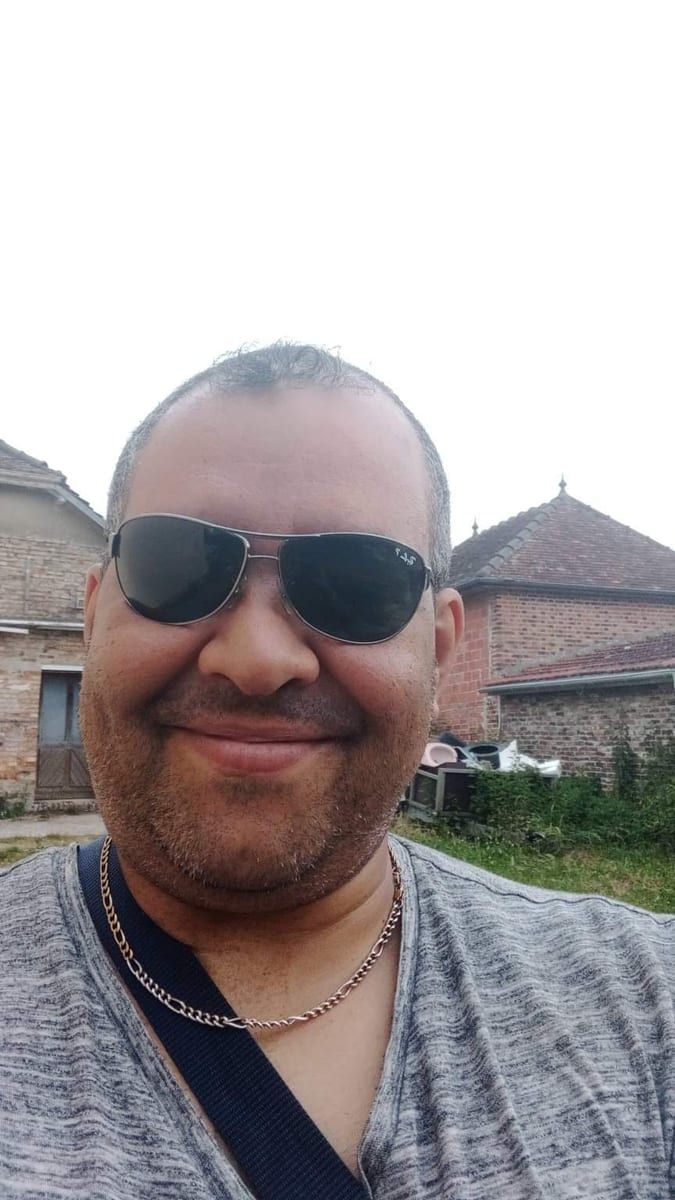 Stivens - Gay club à Reckingen VS Profil de Stivens, 29 ans, Gay club à Reckingen VS (Valais)