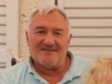 Mihai - Gay club à Celerina/Schlarigna Profil de Mihai, 44 ans, Gay club à Celerina/Schlarigna (Grisons)
