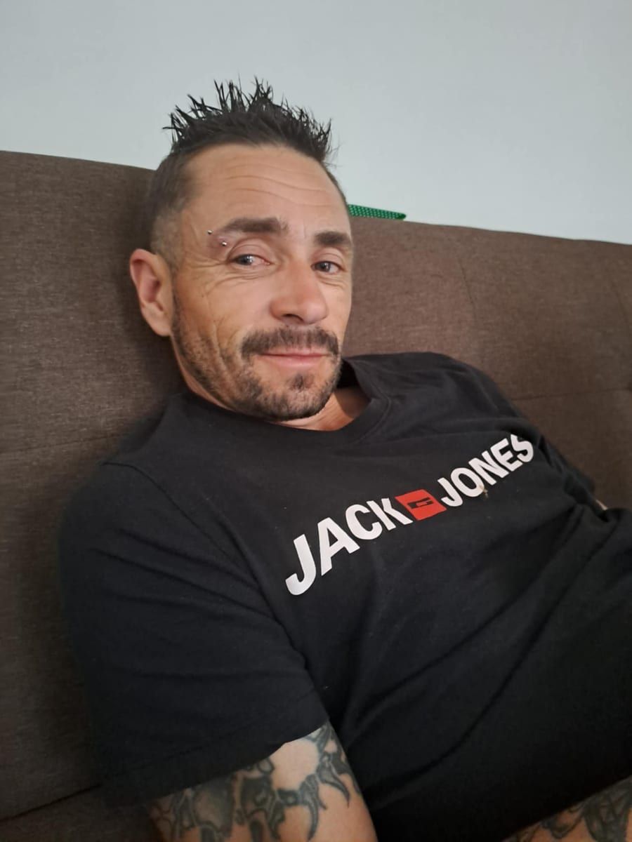 Ignace - Gay club à St. Niklausen OW Profil de Ignace, 43 ans, Gay club à St. Niklausen OW (Obwald)