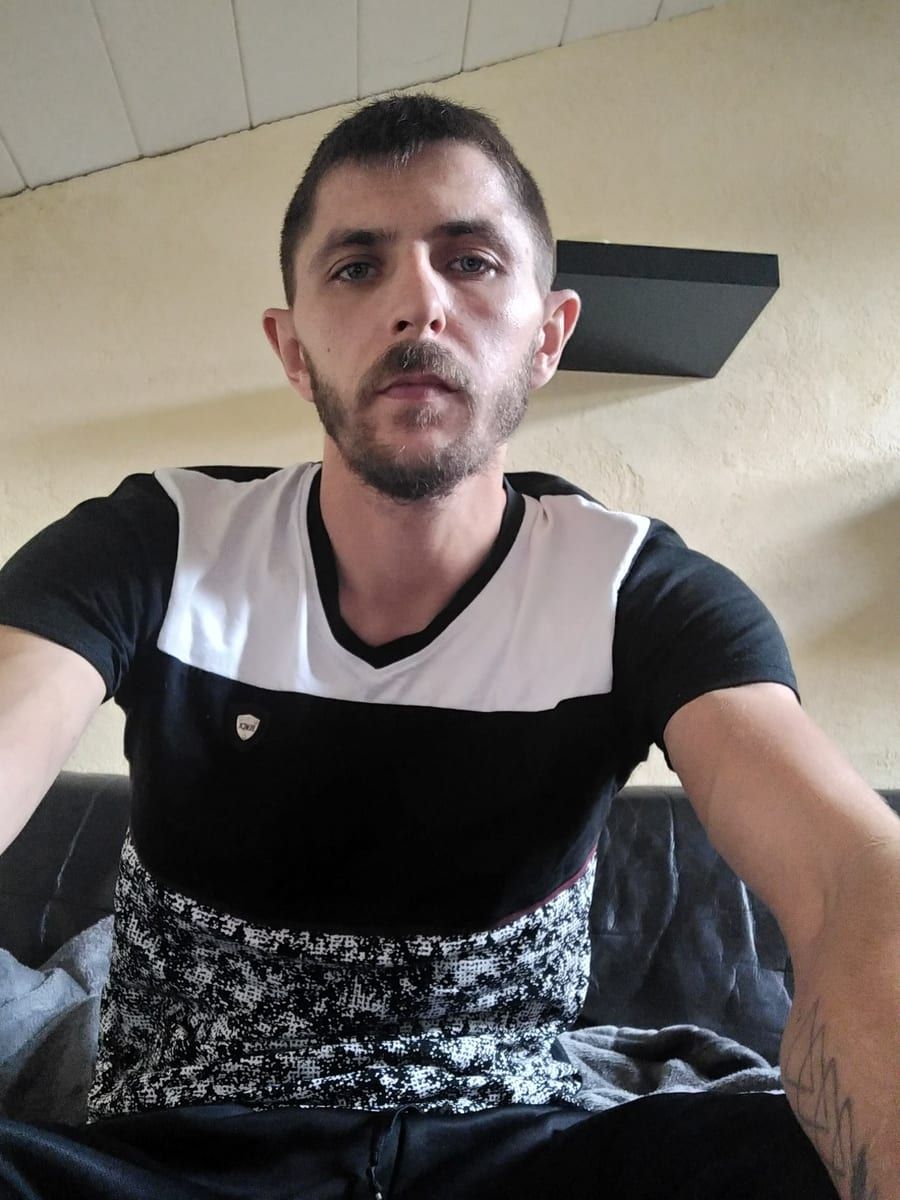 Bastian - Gay club à La Comballaz Profil de Bastian, 28 ans, Gay club à La Comballaz (Vaud)