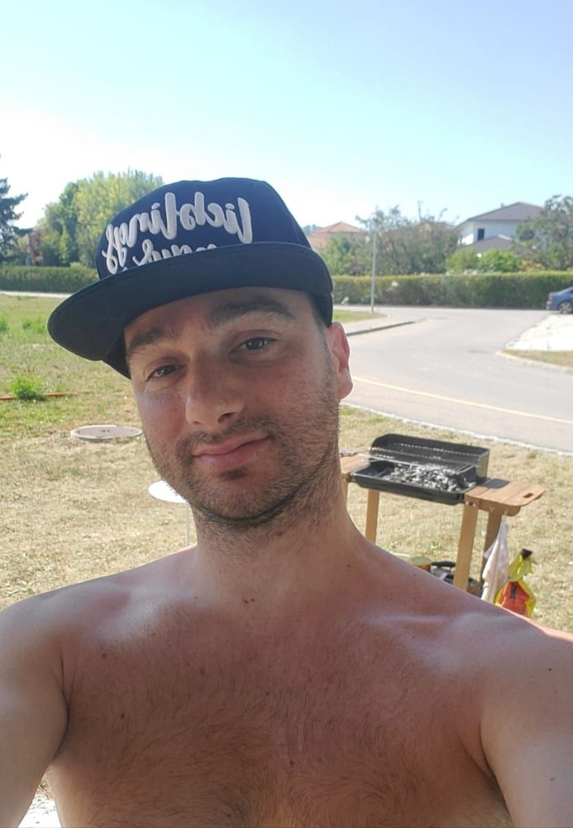Saydou - Gay club à Chernex Profil de Saydou, 31 ans, Gay club à Chernex (Vaud)