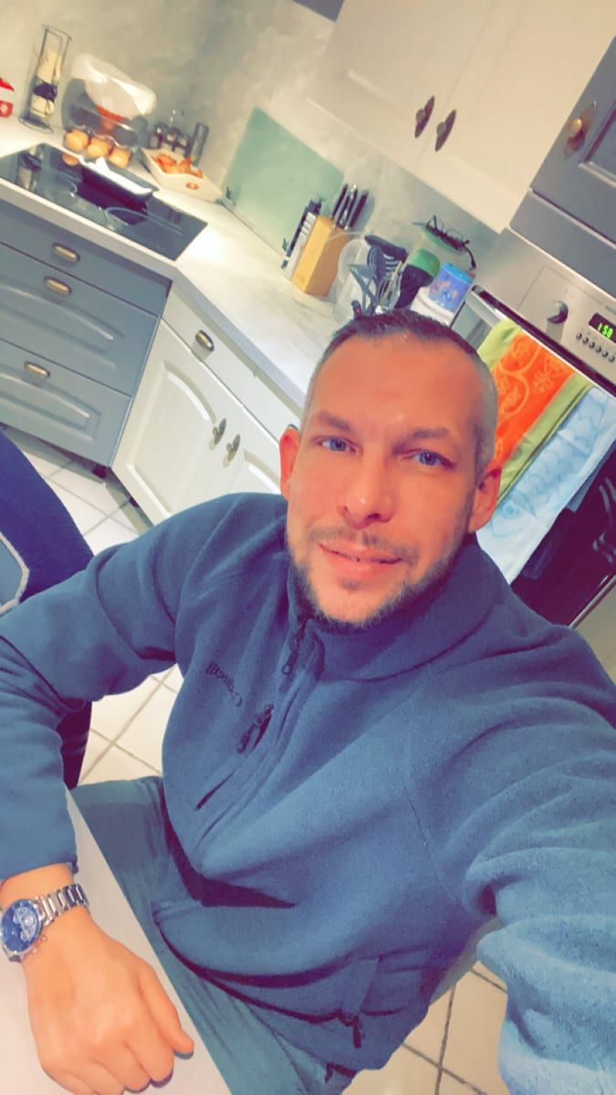 Yunus - Gay club à Rivaz Profil de Yunus, 36 ans, Gay club à Rivaz (Vaud)